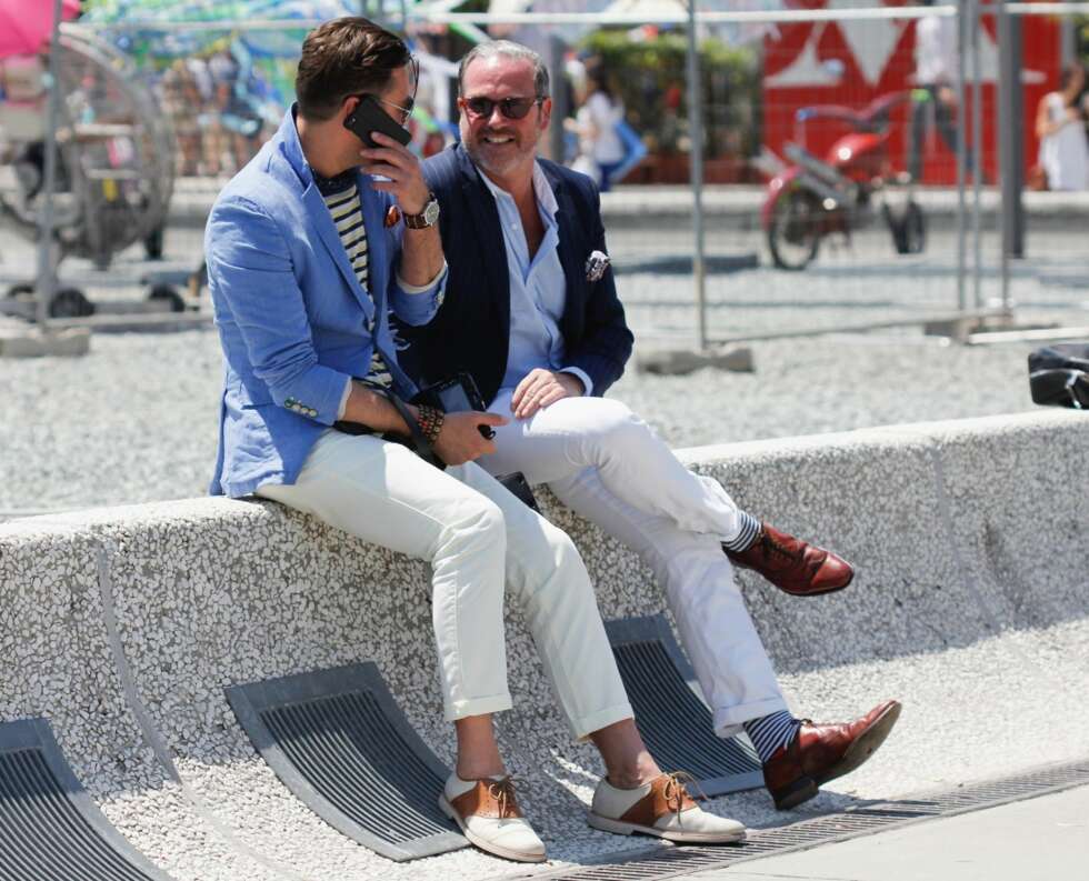HVITE JEANS: - Vi har sett mye street style-bilder av hvite skinny jeans i løpet av våren, og det var tydelig under motemessen for menn i Firenze, Pitti Uomo, at dette er sommerens store trend for gutta, sier Pål Tallerud, butikkleder hos Brandstad på CC Gjøvik. HVITE JEANS: - Vi har sett mye street style-bilder av hvite skinny jeans i løpet av våren, og det var tydelig under motemessen for menn i Firenze, Pitti Uomo, at dette er sommerens store trend for gutta, sier Pål Tallerud, butikkleder hos Brandstad på CC Gjøvik.