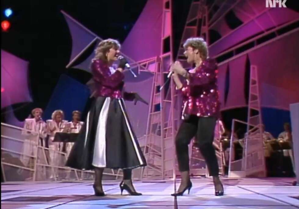 BOBBYSOCKS (1985): Popduoen Bobbysocks, bestående av Hanne Krogh og Elisabeth Andreasson, tok både Norge og resten av verden med storm med låta «La det swinge» i 1985.
Men sine uforglemmelige rosa paljettjakker og 80-tallsfrisyrer ble popduoen første norske MGP-bidrag som vant den internasjonale finalen. BOBBYSOCKS (1985): Popduoen Bobbysocks, bestående av Hanne Krogh og Elisabeth Andreasson, tok både Norge og resten av verden med storm med låta «La det swinge» i 1985.
Men sine uforglemmelige rosa paljettjakker og 80-tallsfrisyrer ble popduoen første norske MGP-bidrag som vant den internasjonale finalen.