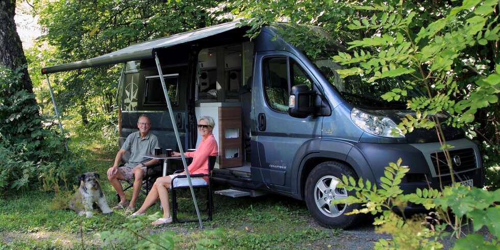 FORNØYDE: Ekteparet Elin og Tor Olav Neraal er svært fornøyd med sin Westfalia Columbus bybobil. FOTO: Egil Nordlien HM Foto FORNØYDE: Ekteparet Elin og Tor Olav Neraal er svært fornøyd med sin Westfalia Columbus bybobil. FOTO: Egil Nordlien HM Foto
