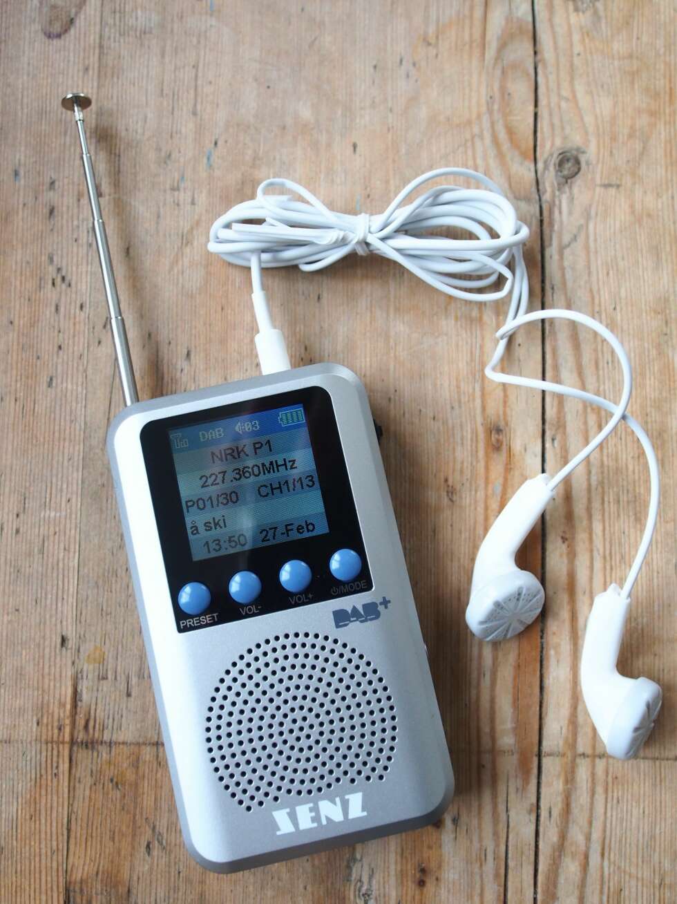 OK LYD: Med et par gode hodetelefoner, helst bedre enn de på bildet, blir lyden fra Senz DAB+ helt ok. OK LYD: Med et par gode hodetelefoner, helst bedre enn de på bildet, blir lyden fra Senz DAB+ helt ok.