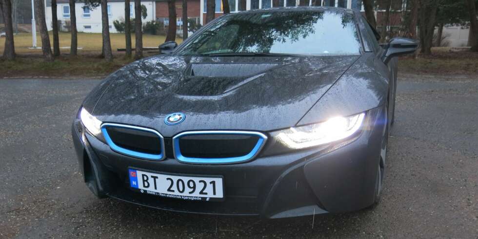 LASER: Den første BMW i8 med laserlys er levert til en kunde i Norge. (Ikke bilen på bildet). FOTO: Vi Menn Bil TopGear LASER: Den første BMW i8 med laserlys er levert til en kunde i Norge. (Ikke bilen på bildet). FOTO: Vi Menn Bil TopGear