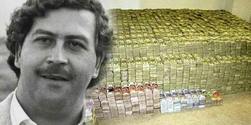 Ufattelige mengder med dollar strømmet daglig inn til Escobars lager. Det kostet en liten formue bare i gummistrikker for å holde bunkene samlet. Ufattelige mengder med dollar strømmet daglig inn til Escobars lager. Det kostet en liten formue bare i gummistrikker for å holde bunkene samlet.