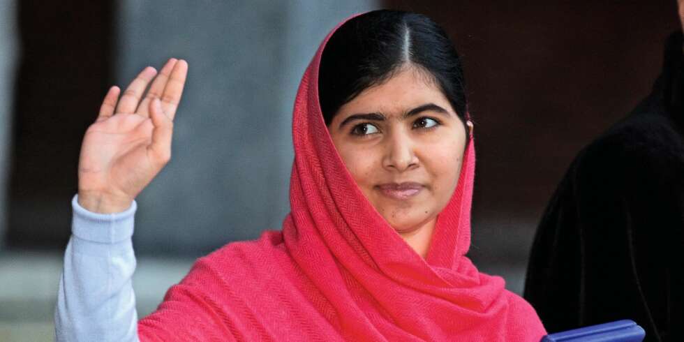 TØFF JENTE: Malala Yousafzai er tidenes yngste vinner av Nobels fredspris. Her vinker hun til de fremmøtte utenfor Oslo rådhus i forbindelse med utdelingen i desember i fjor. TØFF JENTE: Malala Yousafzai er tidenes yngste vinner av Nobels fredspris. Her vinker hun til de fremmøtte utenfor Oslo rådhus i forbindelse med utdelingen i desember i fjor.