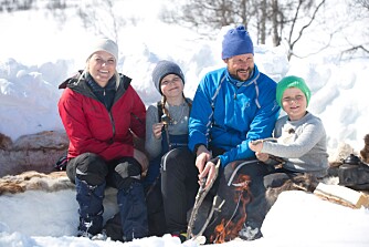 TIL FJELLS: Kronprinsesse Mette-Marit, prinsesse Ingrid Alexandra, kronprins Haakon og prins Sverre Magnus koser seg alltid når de er på hytta i Uvdal. TIL FJELLS: Kronprinsesse Mette-Marit, prinsesse Ingrid Alexandra, kronprins Haakon og prins Sverre Magnus koser seg alltid når de er på hytta i Uvdal.