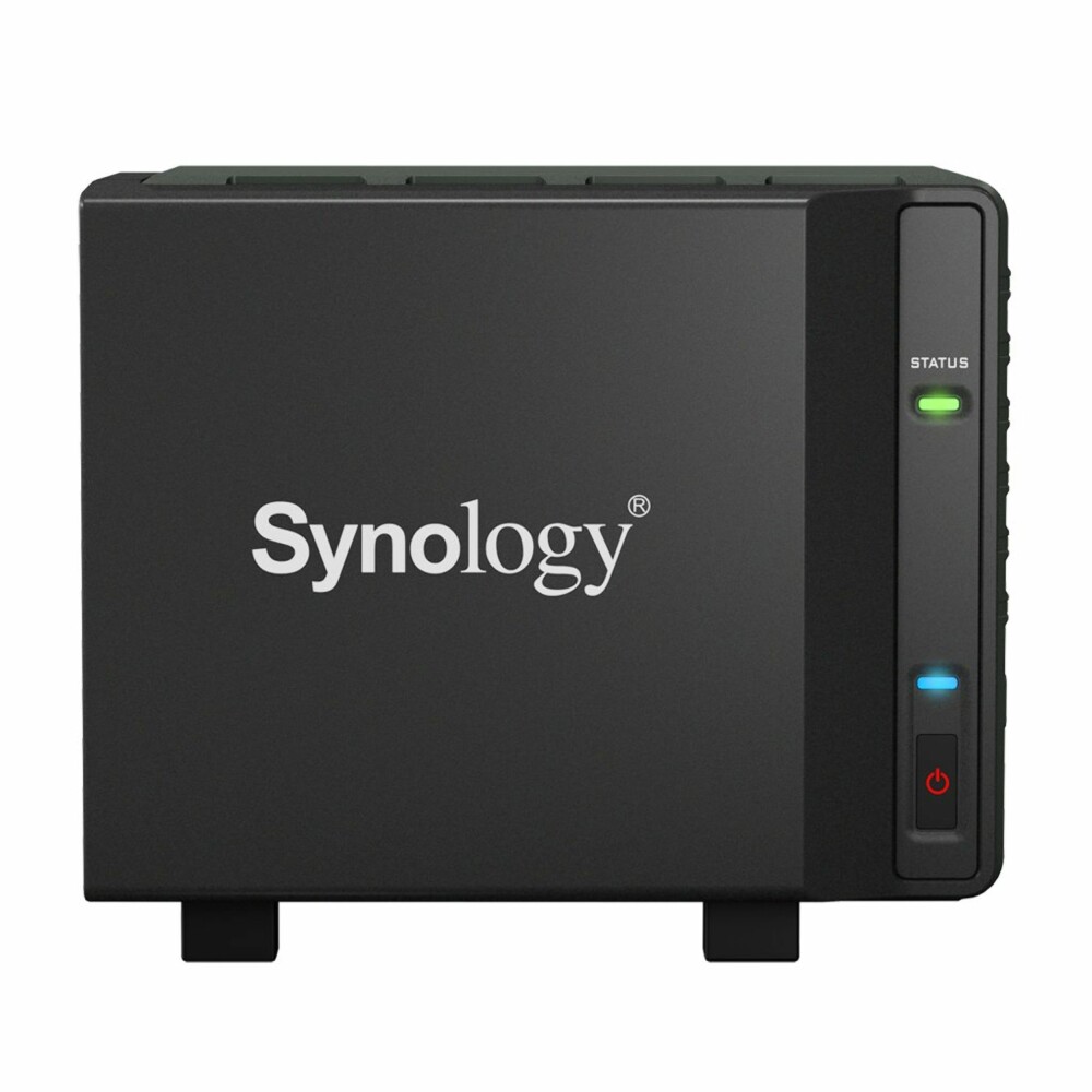 SMÅ HARDDISKER: Synology DS414slim tar kun 2,5" disker, noe som gjør at den største harddisken kun blir på 2 TB. Til sammen kan du ha fire harddisker med totalt 8 GB lagringskapasitet. SMÅ HARDDISKER: Synology DS414slim tar kun 2,5" disker, noe som gjør at den største harddisken kun blir på 2 TB. Til sammen kan du ha fire harddisker med totalt 8 GB lagringskapasitet.