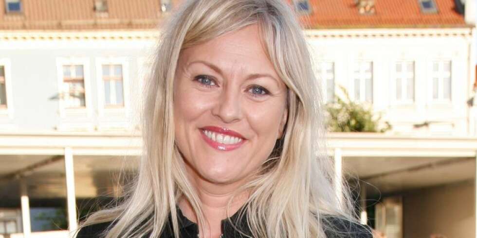 VENTER PÅ OPERASJON: Eli Kari venter nå på kneoperasjon og er spent på om benet vil bli som før. VENTER PÅ OPERASJON: Eli Kari venter nå på kneoperasjon og er spent på om benet vil bli som før.