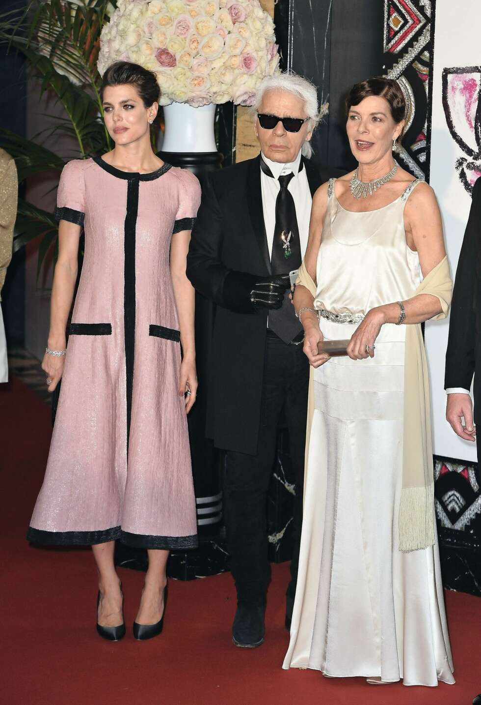 EKSENTRISK: Moteskaperen Karl Lagerfeld er en god venn av Caroline og har laget mange av prinsessens kreasjoner. Her med Caroline og hennes vakre datter
Charlotte. EKSENTRISK: Moteskaperen Karl Lagerfeld er en god venn av Caroline og har laget mange av prinsessens kreasjoner. Her med Caroline og hennes vakre datter
Charlotte.
