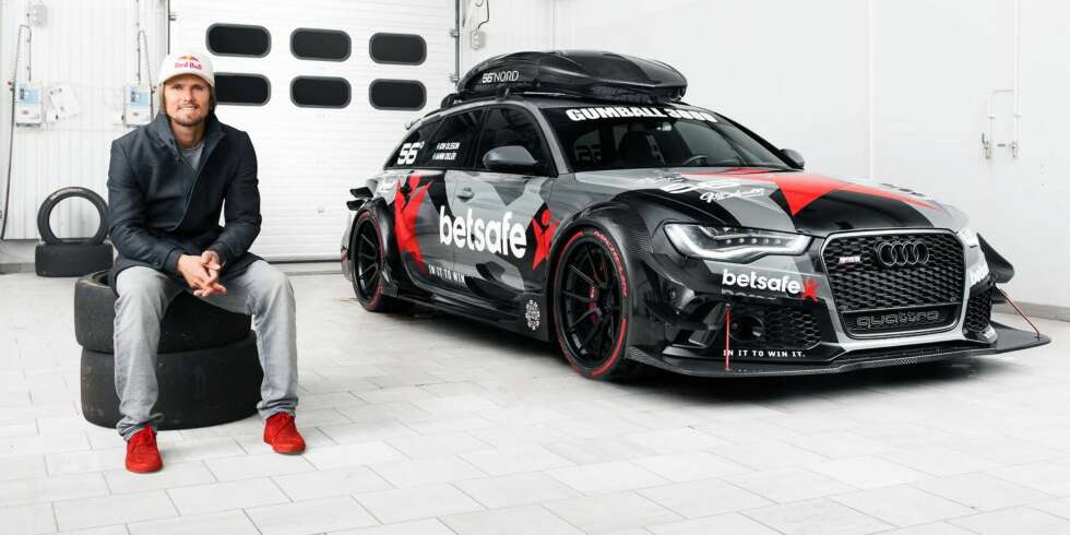 DTM: Jon Olsson har endelig realisert sin drøm om en DTM-inspirert bil som kan brukes til fjells. FOTO: Oskar Bakke DTM: Jon Olsson har endelig realisert sin drøm om en DTM-inspirert bil som kan brukes til fjells. FOTO: Oskar Bakke