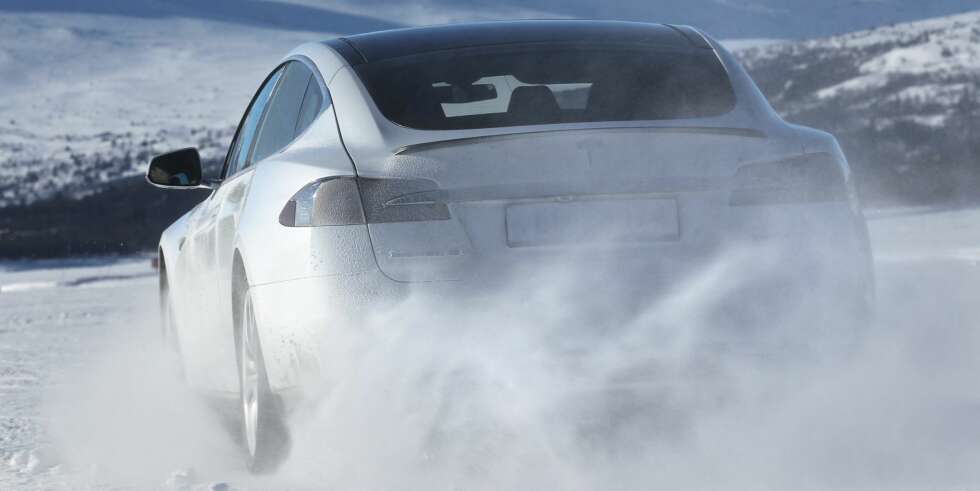 RÅSKINNET: Model S 70D har halvparten så mange hester som Tesla Model S P 85D som har massive 700 hk. FOTO: Petter Handeland RÅSKINNET: Model S 70D har halvparten så mange hester som Tesla Model S P 85D som har massive 700 hk. FOTO: Petter Handeland