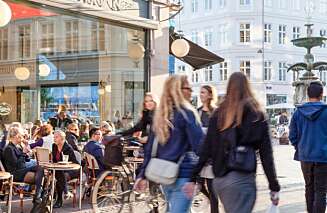 FOLKELIV: Om våren flytter folk ut på Københavns gater. FOLKELIV: Om våren flytter folk ut på Københavns gater.
