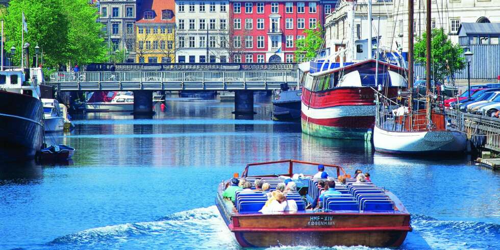 KANALTUR: Bli kjent med Danmarks vakre hovedstad fra vannveien, og kjenn vårvinden i håret. KANALTUR: Bli kjent med Danmarks vakre hovedstad fra vannveien, og kjenn vårvinden i håret.