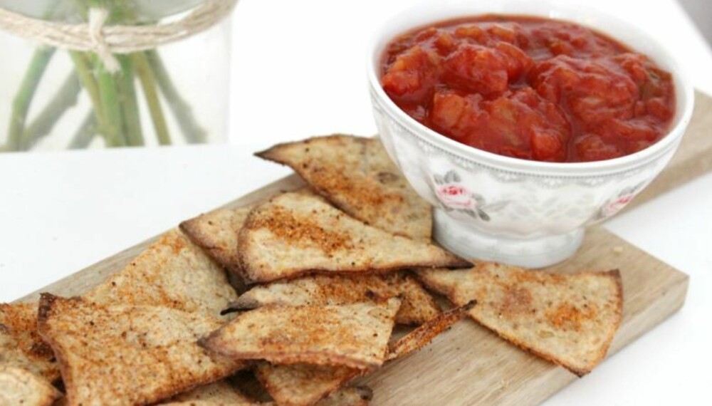 SPRØ CHIPS: Hjemmelaget chips er et utmerket alternativ til det vanlige usunne og fete potetgullet vi kjøper i butikken. SPRØ CHIPS: Hjemmelaget chips er et utmerket alternativ til det vanlige usunne og fete potetgullet vi kjøper i butikken.