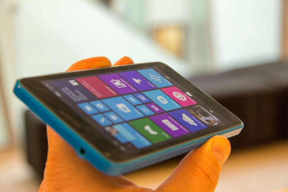 STOR SKJERM: Lumia 640 har en 5 tommers skjerm. Oppløsningen er ikke full HD, men det synes vi ikke skjemmer denne mobilen. STOR SKJERM: Lumia 640 har en 5 tommers skjerm. Oppløsningen er ikke full HD, men det synes vi ikke skjemmer denne mobilen.