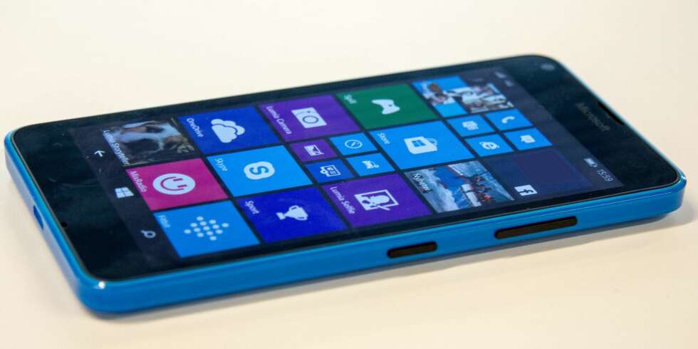 GODT MOBIILKJØP: Lumia 640 er rett og slett et veldig godt mobilkjøp. Du får stor skjerm og en relativt tynn mobil med mange funksjoner for under 1500 kroner. GODT MOBIILKJØP: Lumia 640 er rett og slett et veldig godt mobilkjøp. Du får stor skjerm og en relativt tynn mobil med mange funksjoner for under 1500 kroner.