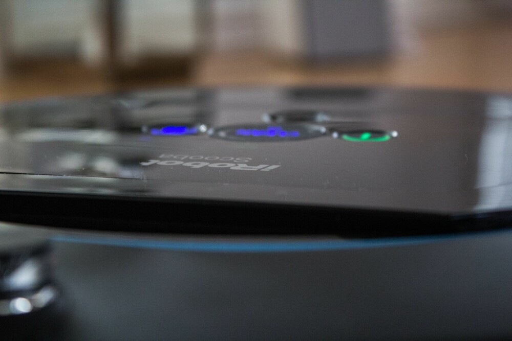 VASKEHJELP: iRobot Scooba 450 er enkel i bruk, men den bråker litt og den tar seg god tid når den vasker. VASKEHJELP: iRobot Scooba 450 er enkel i bruk, men den bråker litt og den tar seg god tid når den vasker.
