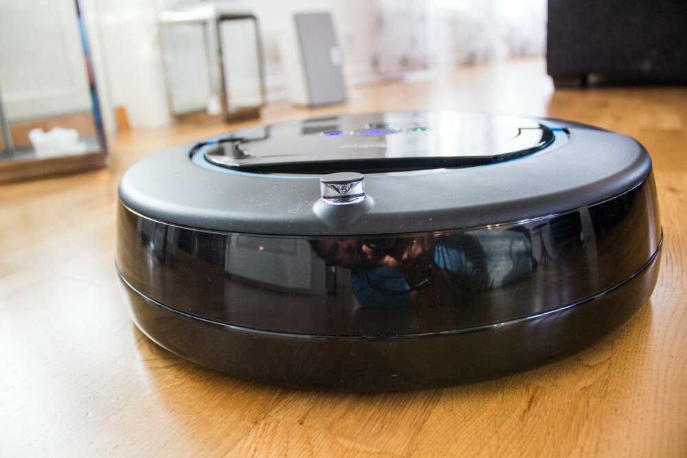 EKSTRAHJELP: iRobot Scooba kan vaske et rom på opp til 28 kvadratmeter. EKSTRAHJELP: iRobot Scooba kan vaske et rom på opp til 28 kvadratmeter.