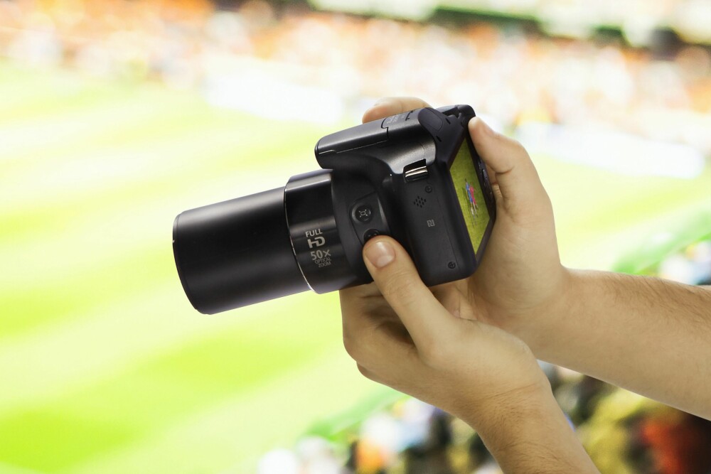 KRAFTIG: Canon PowerShot SX540 HS byr på en kraftig optisk zoom på hele 50x. KRAFTIG: Canon PowerShot SX540 HS byr på en kraftig optisk zoom på hele 50x.