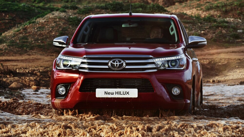 HILUX: Nye Hilux har en bakkeklaring på 279 mm og kan vade 700 mm. FOTO: Toyota HILUX: Nye Hilux har en bakkeklaring på 279 mm og kan vade 700 mm. FOTO: Toyota