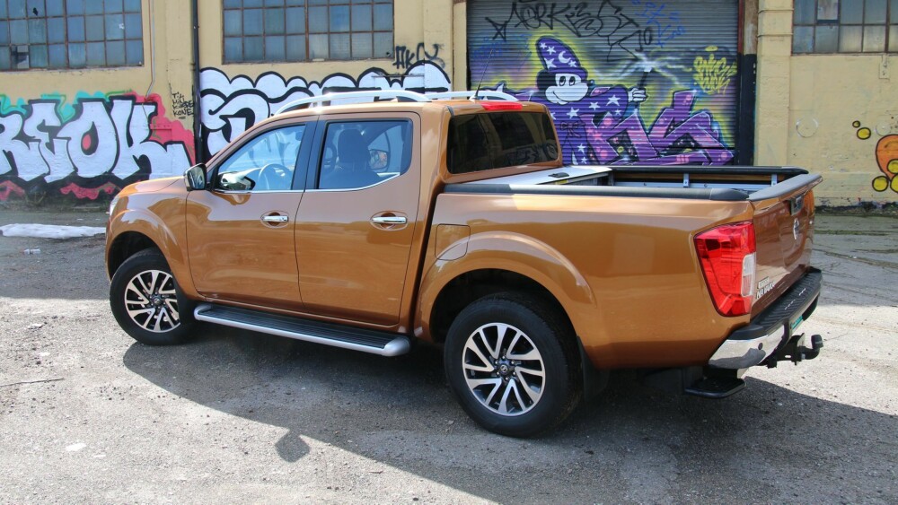 SPIRALFJÆRER: Nissan Navara kommer med et helt nytt 5-link hjuloppheng med spiralfjærer bak, riktignok kun for Double Cab-modellen (bildet) FOTO: Martin Jansen SPIRALFJÆRER: Nissan Navara kommer med et helt nytt 5-link hjuloppheng med spiralfjærer bak, riktignok kun for Double Cab-modellen (bildet) FOTO: Martin Jansen