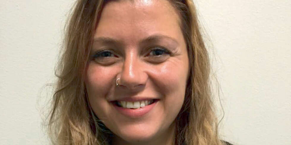 FØR: Jeanette kjøpte alltid for store klær, og synes selv hun fort kunne se ut som en 14 år gammel gutt i klesstilen. FØR: Jeanette kjøpte alltid for store klær, og synes selv hun fort kunne se ut som en 14 år gammel gutt i klesstilen.