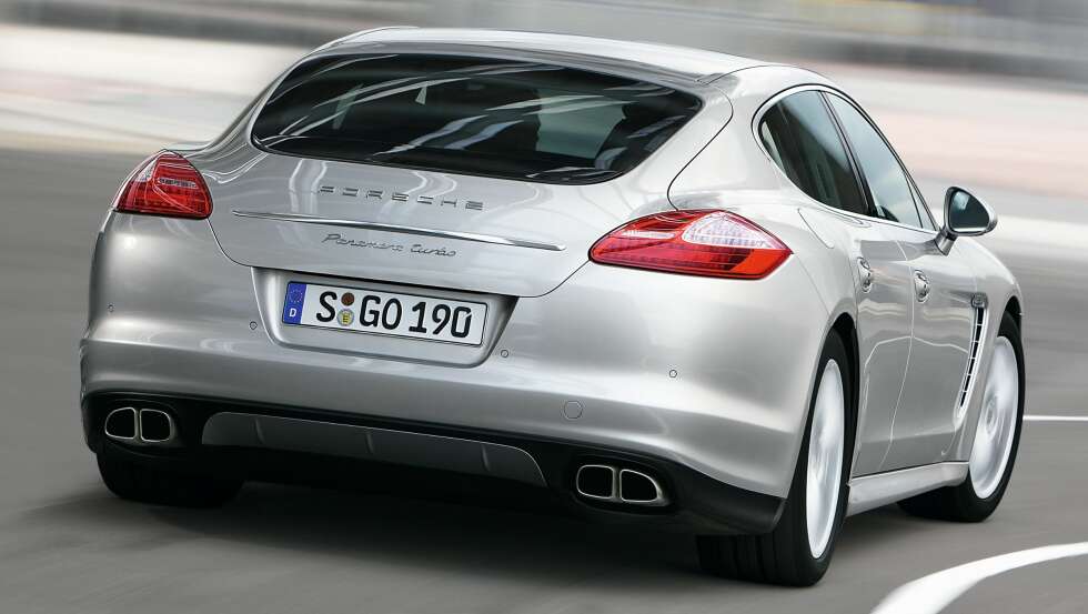PANAMERA: Nye versjoner øverste, gammel nederst. FOTO: Porsche PANAMERA: Nye versjoner øverste, gammel nederst. FOTO: Porsche