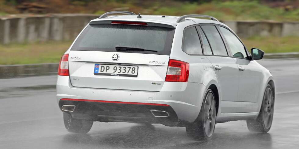 GODT MOMENT: Dieselene er sterk, men vi hadde gjerne sett at den fine RS-utgaven med toliters bensinturbomotor på 220 eller 230 også hadde blitt tilgjengelig i 4x4-versjon. GODT MOMENT: Dieselene er sterk, men vi hadde gjerne sett at den fine RS-utgaven med toliters bensinturbomotor på 220 eller 230 også hadde blitt tilgjengelig i 4x4-versjon.