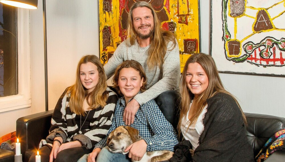 IKKE HELT A4: Fride, Tinus og Alma er helt enige i at pappa Claus ikke er helt A4. IKKE HELT A4: Fride, Tinus og Alma er helt enige i at pappa Claus ikke er helt A4.