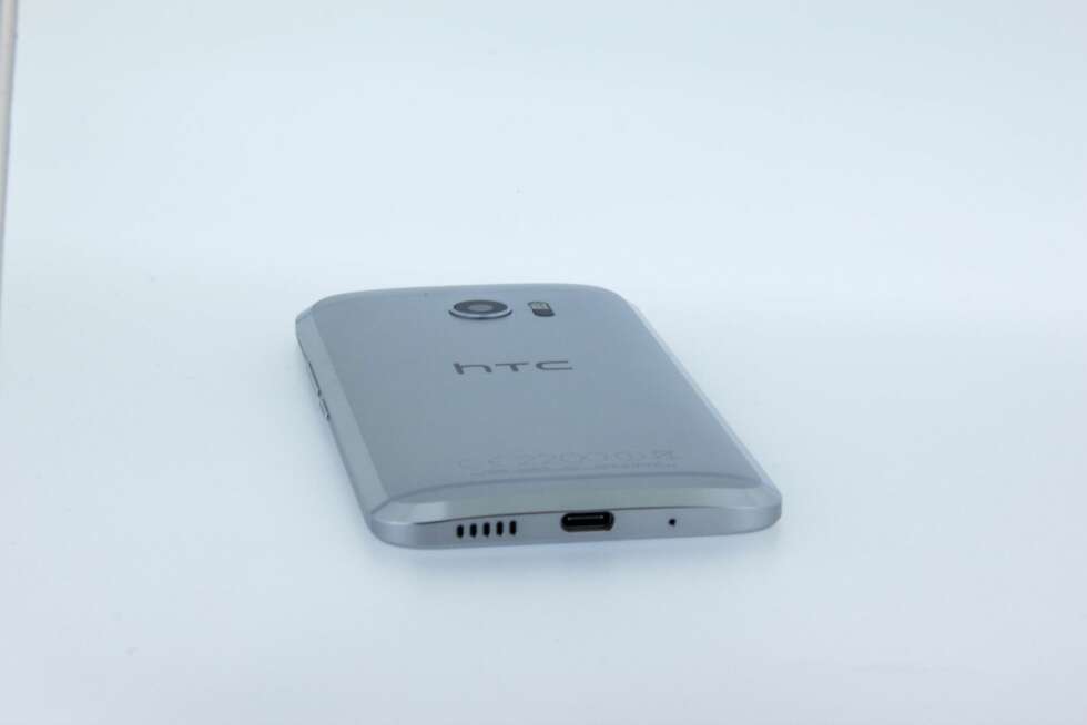 NY USB: HTC har valgt den nye USB C-pluggen på HTC 10. Det gir pluss i boka. NY USB: HTC har valgt den nye USB C-pluggen på HTC 10. Det gir pluss i boka.