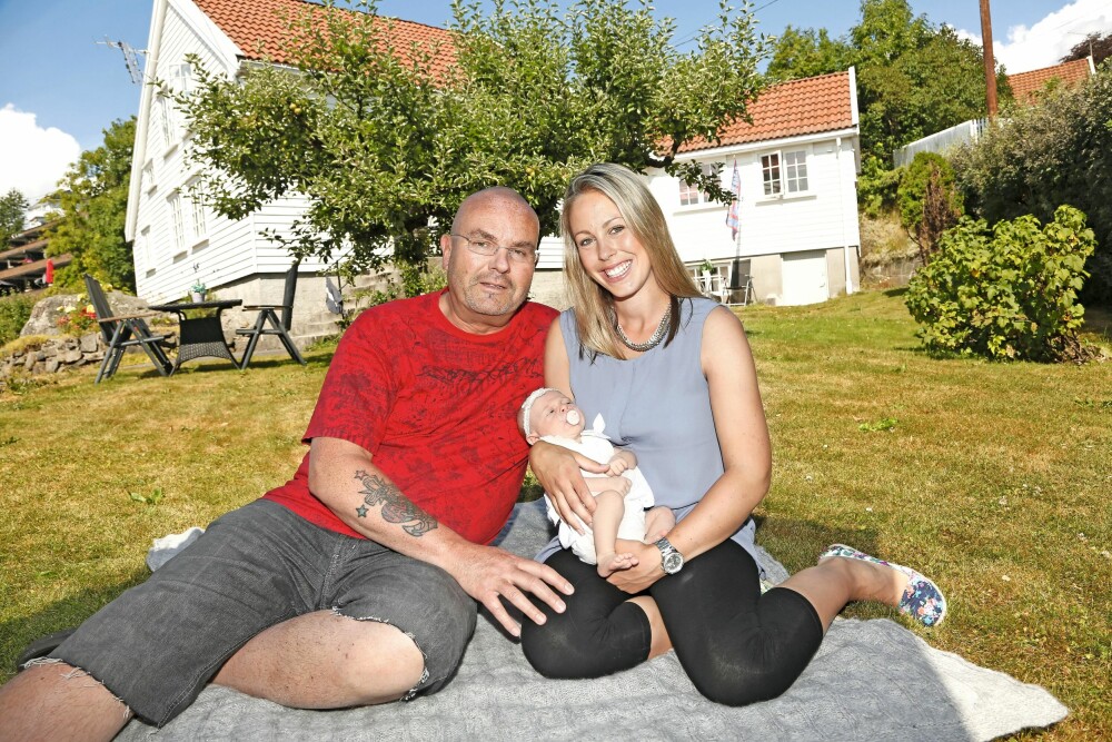 FAMILIEN HOLDT HAM OPPE: Barn og barnebarn var viktige lyspunkter for Einar da livet gikk ham imot. Her er han med datteren Inger Marthe og hans første barnebarn Leah, som ble født for to år siden. FAMILIEN HOLDT HAM OPPE: Barn og barnebarn var viktige lyspunkter for Einar da livet gikk ham imot. Her er han med datteren Inger Marthe og hans første barnebarn Leah, som ble født for to år siden.