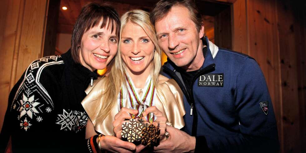 Med på tur: Mamma Gro og pappa Thorvall reiser verden rundt for å heie på datteren Therese Johaug. Her er de imidlertid i Oslo etter VM på hjemmebane i 2011. Med på tur: Mamma Gro og pappa Thorvall reiser verden rundt for å heie på datteren Therese Johaug. Her er de imidlertid i Oslo etter VM på hjemmebane i 2011.