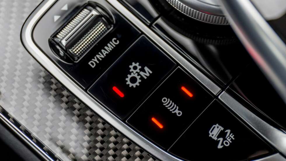 INNSTILT Du kan sette opp bilen etter alle kunstens regler med knappetrykk. FOTO: Daimler AG INNSTILT Du kan sette opp bilen etter alle kunstens regler med knappetrykk. FOTO: Daimler AG