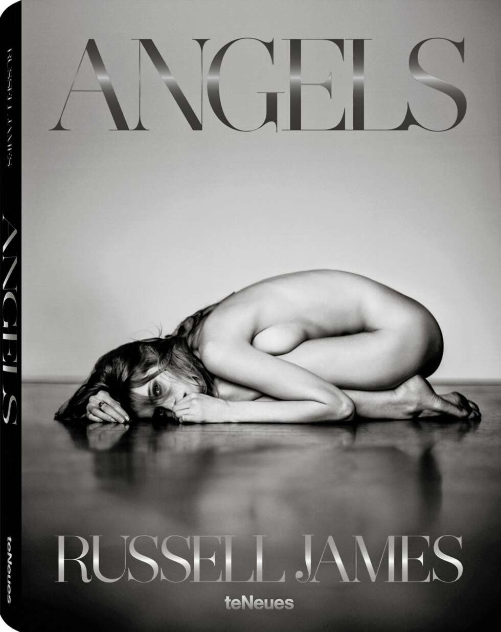 I «Angels» finner du 170 bilder over 304 sider. Noe å ønske seg i julegave kanskje? I «Angels» finner du 170 bilder over 304 sider. Noe å ønske seg i julegave kanskje?