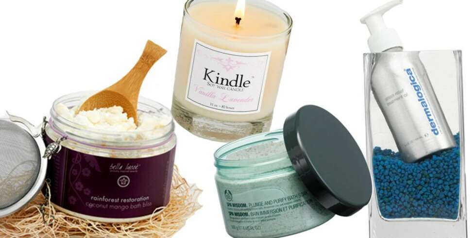 FRA VENTRE: Bella Luccé Rainforest restoration, coconut, mango bath bliss (kr 590), duftlys fra Kindle (kr 335), The Body Shop Plunge and purify bath soak (kr 239), Dermalogica Stress relief treatment oil (kr 274) FRA VENTRE: Bella Luccé Rainforest restoration, coconut, mango bath bliss (kr 590), duftlys fra Kindle (kr 335), The Body Shop Plunge and purify bath soak (kr 239), Dermalogica Stress relief treatment oil (kr 274)