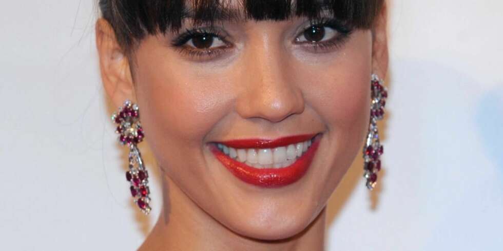 RØDE LEPPER: Jessica Alba går for knall røde lepper denne sesongen. RØDE LEPPER: Jessica Alba går for knall røde lepper denne sesongen.