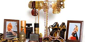 Favorittbildet av Brigitte Bardot, Buddha-hode i messing, partylakken fra Dior og Celines gullsko som er perfekte til å danse en hel kveld i. Favorittbildet av Brigitte Bardot, Buddha-hode i messing, partylakken fra Dior og Celines gullsko som er perfekte til å danse en hel kveld i.