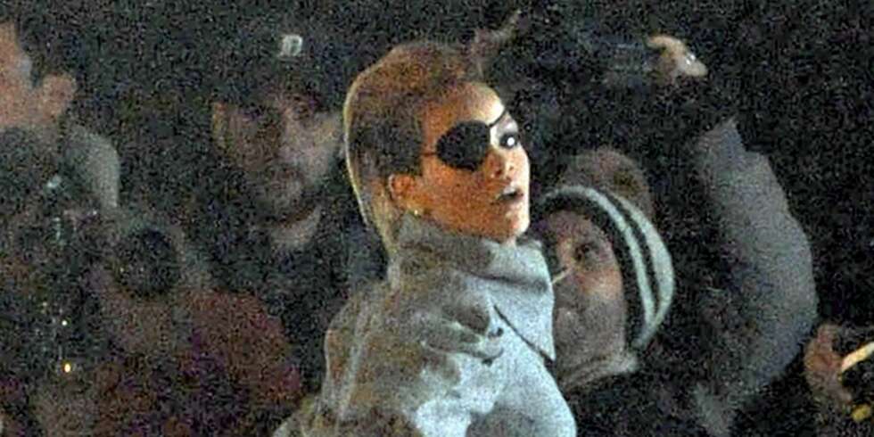 ENØYD BANDIDA? Rihanna stiller med lapp foran øyet på sin nyeste musikkvideo. ENØYD BANDIDA? Rihanna stiller med lapp foran øyet på sin nyeste musikkvideo.