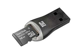 Mobile Ultra microSDHC 16GB Et minnekort til mobilen, med en egen USB-leser som gjør det enkelt å overføre bildene til PC-en. Med 16GB får du plass til mer musikk, bilder og video på telefonen. Mobile Ultra microSDHC 16GB Et minnekort til mobilen, med en egen USB-leser som gjør det enkelt å overføre bildene til PC-en. Med 16GB får du plass til mer musikk, bilder og video på telefonen.