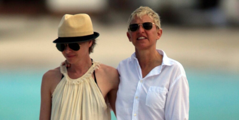 LOVES IN THE AIR: Portia de Rossi og Ellen DeGeneres nyter kjærligheten i eksklusive omgivelser. Med en samlet formue på over en milliard kroner, har de råd til de mest. LOVES IN THE AIR: Portia de Rossi og Ellen DeGeneres nyter kjærligheten i eksklusive omgivelser. Med en samlet formue på over en milliard kroner, har de råd til de mest.