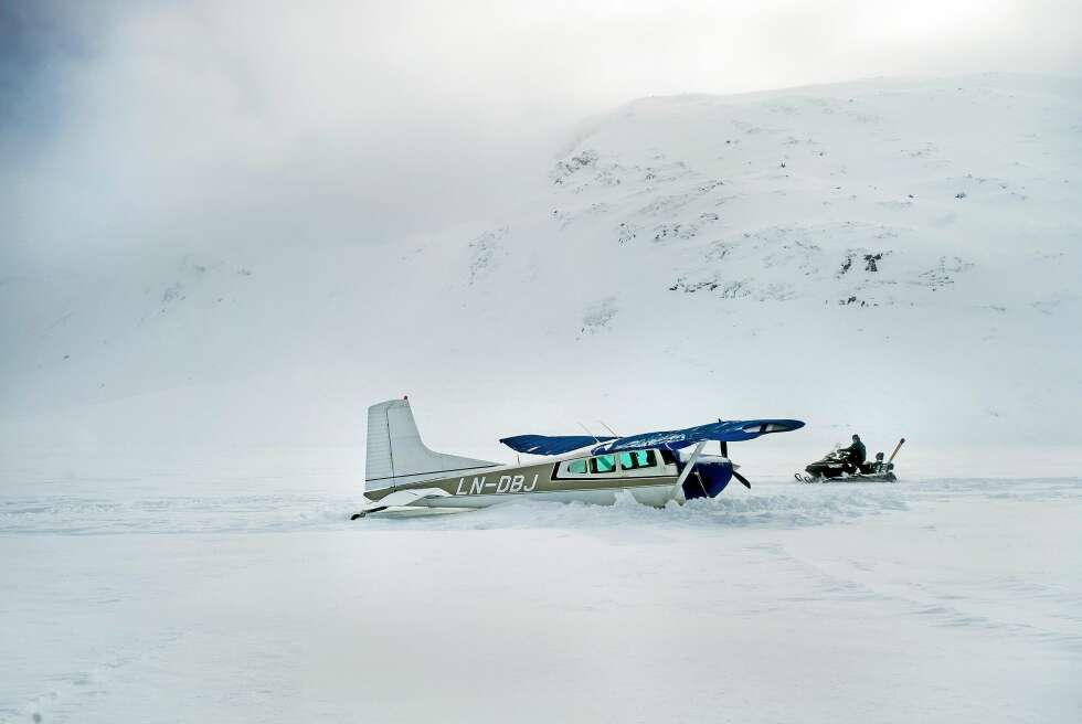 DRAMATISK: Det var dårlig vær da Lasse gikk inn for landing i Jotunheimen i 2009. Flyet ble totalvrak, men det gikk heldigvis bra med Lasse. DRAMATISK: Det var dårlig vær da Lasse gikk inn for landing i Jotunheimen i 2009. Flyet ble totalvrak, men det gikk heldigvis bra med Lasse.