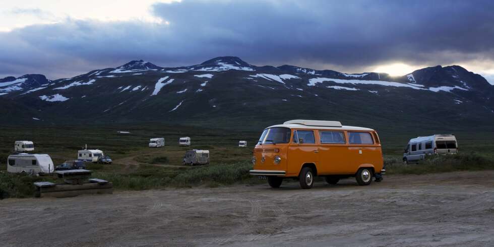 KLASSIKER: Westfalias VW Camper er en klassiker. En tilsvarende campinginnredet VW i dag ville ha kostet opp mot en million kroner. FOTO: Geir Svardal KLASSIKER: Westfalias VW Camper er en klassiker. En tilsvarende campinginnredet VW i dag ville ha kostet opp mot en million kroner. FOTO: Geir Svardal