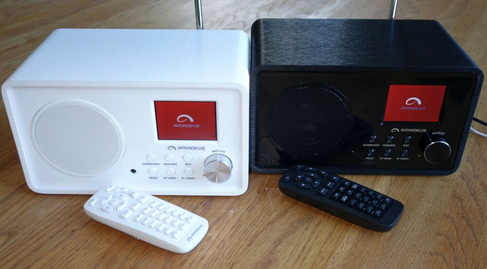 TO FARGER: Amadeus Internet Radio får du i to ulike farger. TO FARGER: Amadeus Internet Radio får du i to ulike farger.