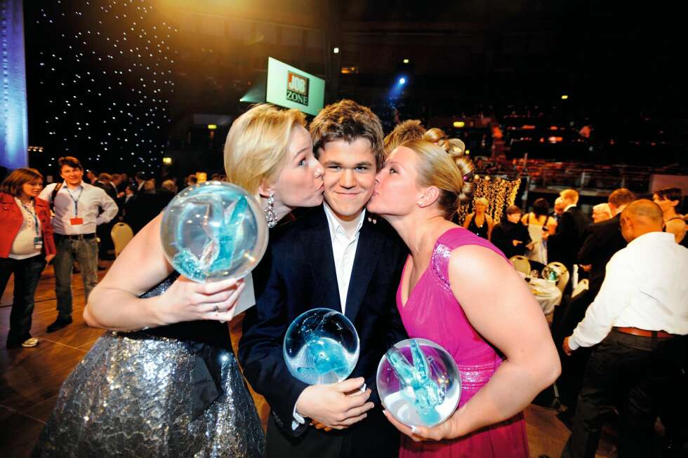 POPULÆR: Magnus fikk seierskyss av håndballstjernen Kathrine Lunde (t.v.) og svømmeren Sara Nordenstam da han vant pris på Idrettsgallaen i 2009. POPULÆR: Magnus fikk seierskyss av håndballstjernen Kathrine Lunde (t.v.) og svømmeren Sara Nordenstam da han vant pris på Idrettsgallaen i 2009.