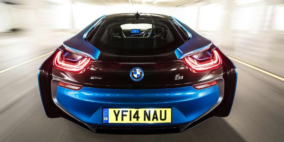 RÅERE VERSJON: BMW fyller 100 år som bilprodusent i 2016, og de gjør det med en real bursdagsgave til seg selv – en BMW i8 med over 500 hestekrefter. FOTO: Produsent RÅERE VERSJON: BMW fyller 100 år som bilprodusent i 2016, og de gjør det med en real bursdagsgave til seg selv – en BMW i8 med over 500 hestekrefter. FOTO: Produsent