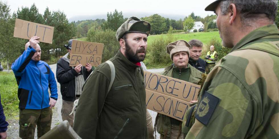 Demonstranter fra fiktive Havland vil ha tilgang til Norges ressurser. De blir holdt i sjakk av HV-mannskaper på Frei. Demonstranter fra fiktive Havland vil ha tilgang til Norges ressurser. De blir holdt i sjakk av HV-mannskaper på Frei.