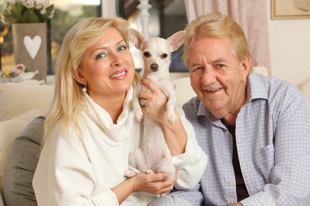 GODT SELSKAP: – Mye selskap i en liten hund, mener Tor Erik og Marianne. De er glade for at de skaffet seg ny hund etter at Krølle døde.
GODT SELSKAP: – Mye selskap i en liten hund, mener Tor Erik og Marianne. De er glade for at de skaffet seg ny hund etter at Krølle døde.