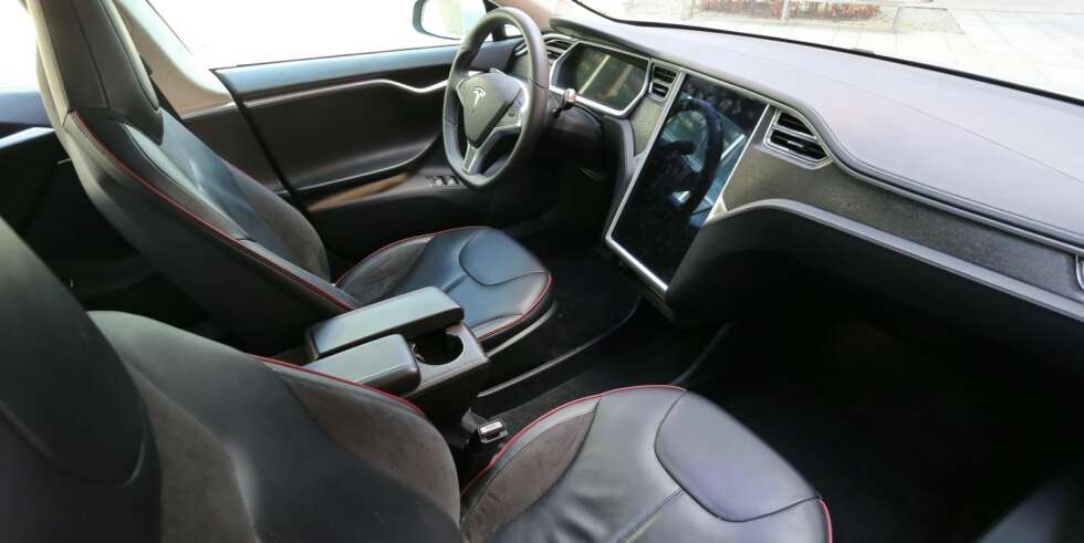 GOD ALLROUNDER: Tesla Model S scorer godt i alle kategorier i undersøkelsen. 98 prosent av eierne sier de definitivt kan velge Model S som neste bil. FOTO: Terje Bjørnsen GOD ALLROUNDER: Tesla Model S scorer godt i alle kategorier i undersøkelsen. 98 prosent av eierne sier de definitivt kan velge Model S som neste bil. FOTO: Terje Bjørnsen