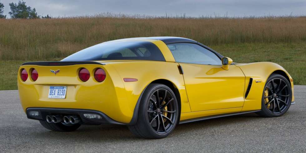 RÅ SPORTSBIL: Nest siste generasjon Chevrolet Corvette, er ikke overraskende amerikanernes favoritt blant de sportslige bilene. Design, kjøreegenskaper og ytelser trekkes fram som meget gode egenskaper. FOTO: GM RÅ SPORTSBIL: Nest siste generasjon Chevrolet Corvette, er ikke overraskende amerikanernes favoritt blant de sportslige bilene. Design, kjøreegenskaper og ytelser trekkes fram som meget gode egenskaper. FOTO: GM