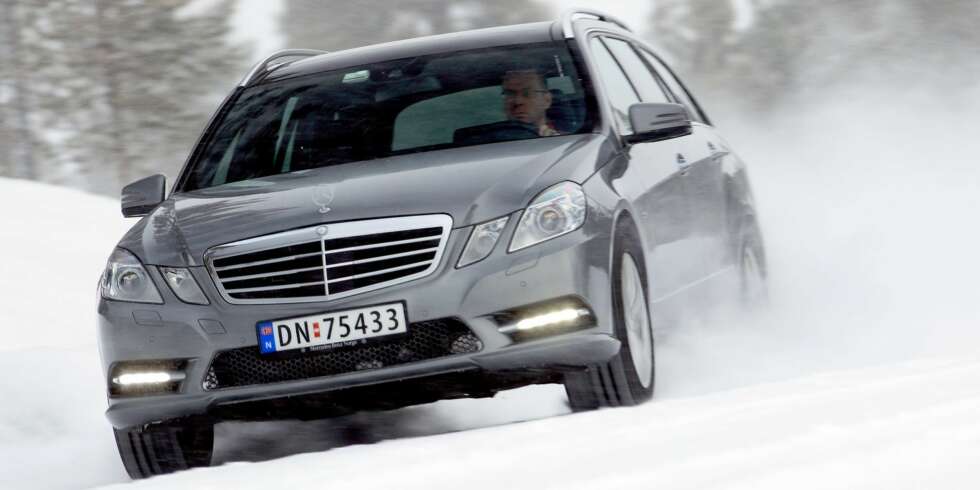 HØY KLASSE: Mercedes-Benz topper lista for storbiler i premiumsegmentet. Drivstofføkonomi, kjøreegenskaper og design er ting eierne av E-klasse setter stor pris på. FOTO: Egil Nordlien HØY KLASSE: Mercedes-Benz topper lista for storbiler i premiumsegmentet. Drivstofføkonomi, kjøreegenskaper og design er ting eierne av E-klasse setter stor pris på. FOTO: Egil Nordlien