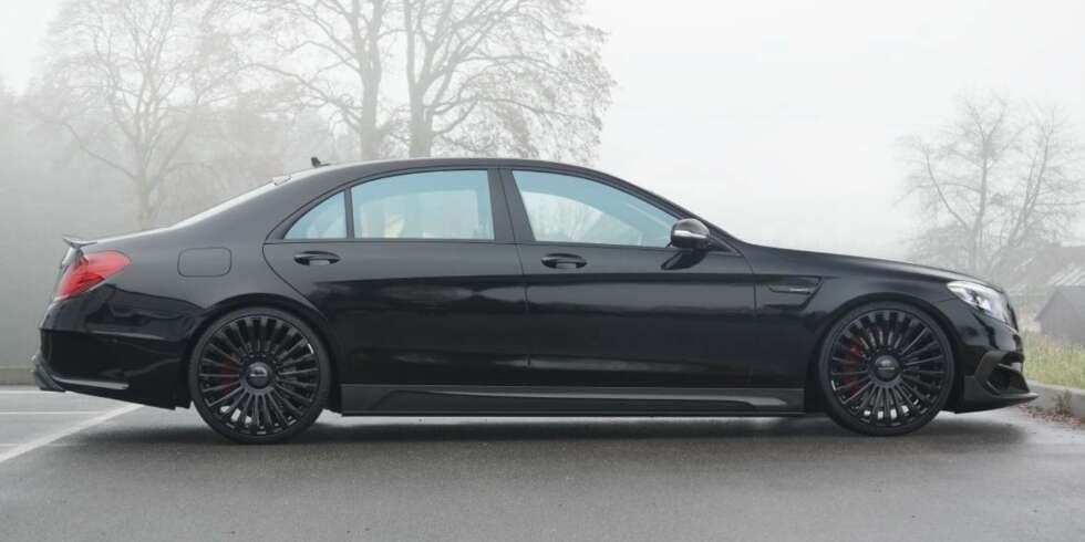 BYGGET FOR FART: Stylingen og de fete hjulene gir et tydelig hint om at det skjuler seg ekstra krutt i motorrommet. FOTO: Mansory BYGGET FOR FART: Stylingen og de fete hjulene gir et tydelig hint om at det skjuler seg ekstra krutt i motorrommet. FOTO: Mansory
