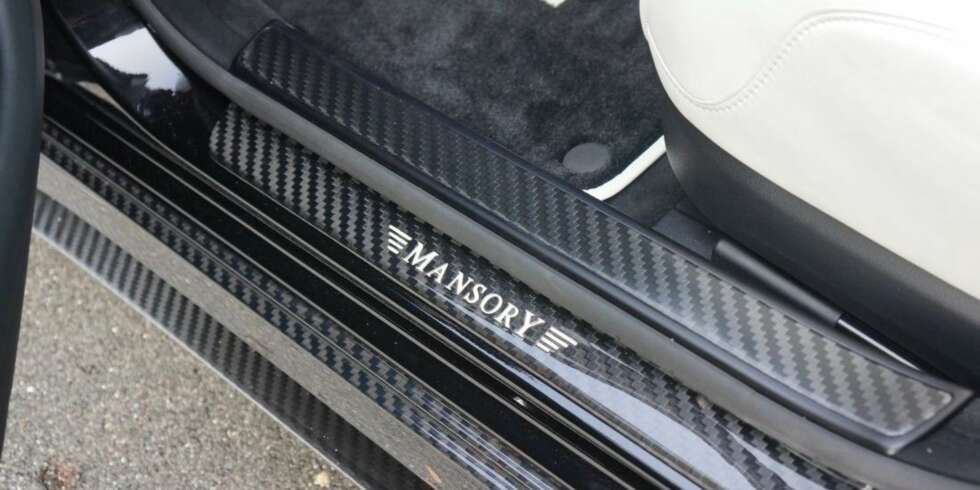 HØY TERSKEL: Karbonfiber veier lite, tåler mye og gir skikkelig racerbilassosiasjoner, og koster selvfølgelig flesk. FOTO: Mansory HØY TERSKEL: Karbonfiber veier lite, tåler mye og gir skikkelig racerbilassosiasjoner, og koster selvfølgelig flesk. FOTO: Mansory